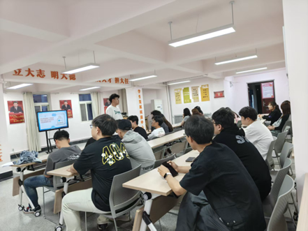 “一站式”学生社区|明德科技职业学院召开青年志愿者服务分队工作例会