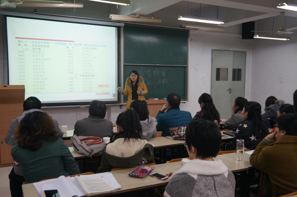 明德学院管理系举行青年教师讲课比赛