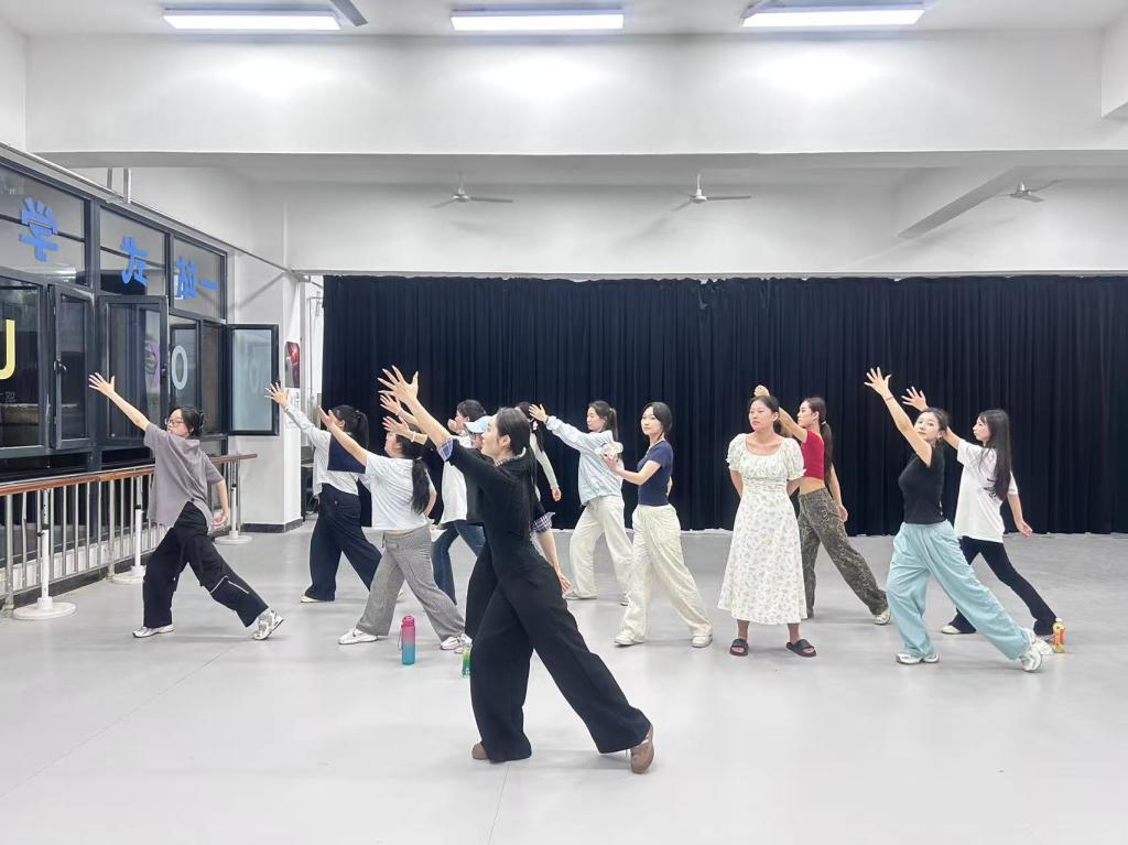 青春旋律 五月绽放 | 大学生艺术团五月训练纪实，见证汗水浇灌的成长！